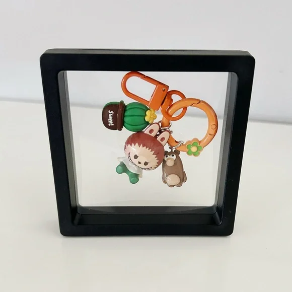 POP MART Labubu keychain - Picture 2 of 3